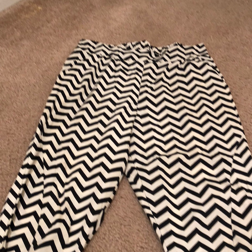 A lightweight pants